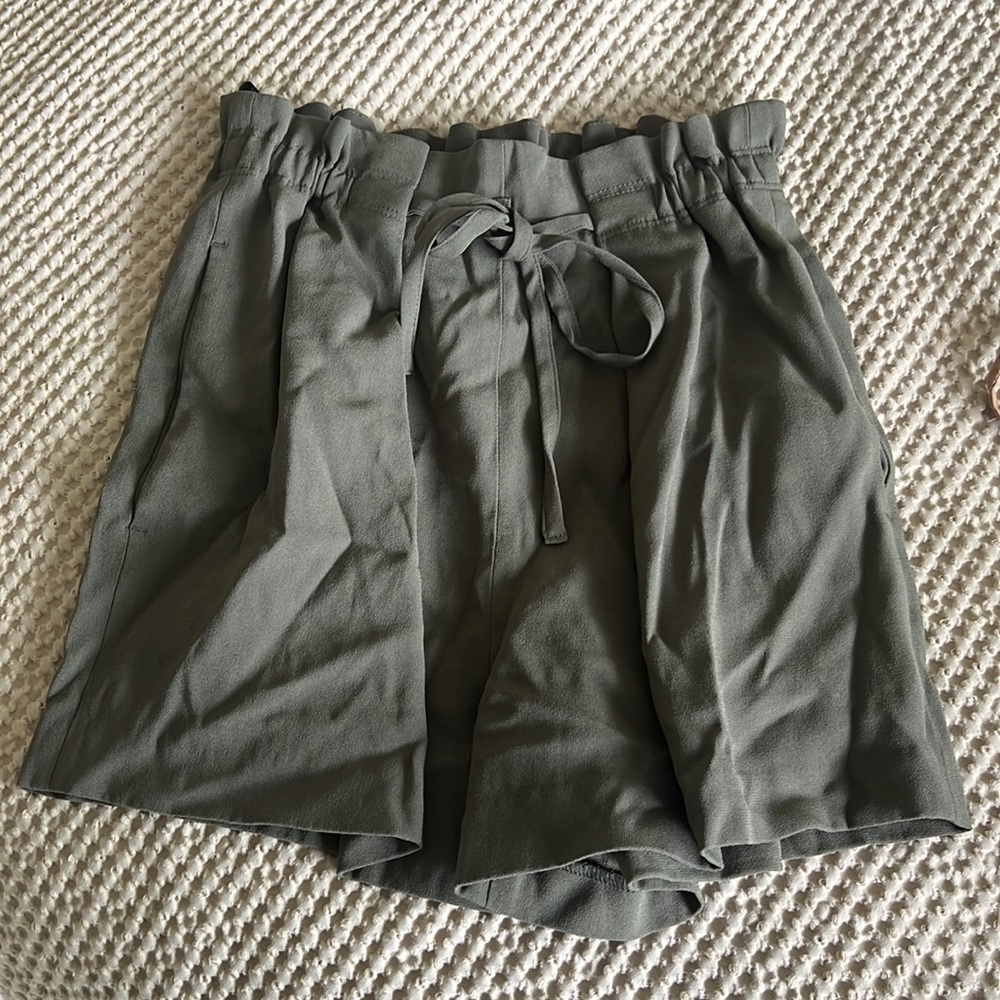 Aritzia babaton high waisted shorts